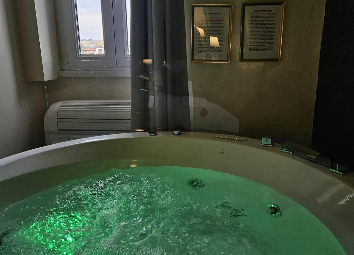 Vatican Jacuzzi House Rome 0*,  Italy