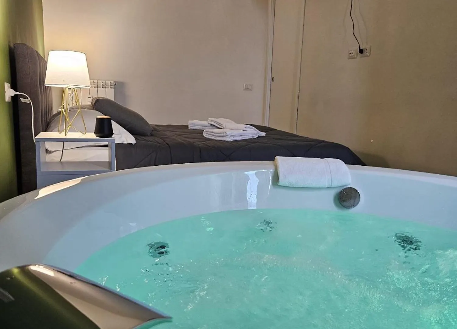 Vatican Jacuzzi House contacts